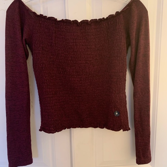 Hollister off the shoulder top - Picture 1 of 3